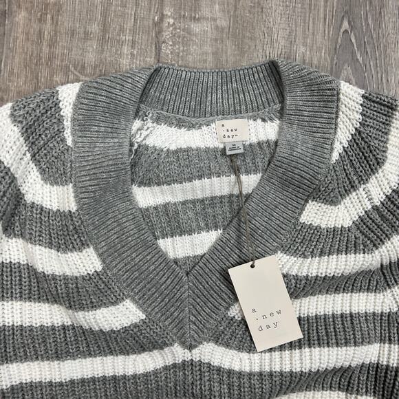 A New Day Women's Gray Striped V-Neck Pullover Sweater - Size Medium - NWT - Picture 3 of 6
